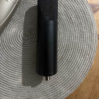 Up for sale is a beautiful pair of Mojave Audio MA-201fet large-diaphragm condenser microphones. image 6