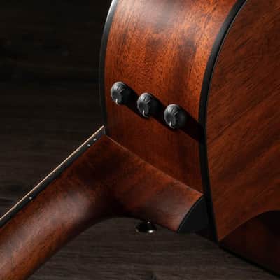 Taylor 322ce 12-Fret Tropical Mahogany w/HardCase | V-Class Bracing | ES2 Electronics | Grand Concert image 8