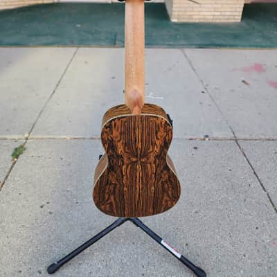 Amahi UK440C-EQ Concert Ukulele w/Electronics - Natural image 6