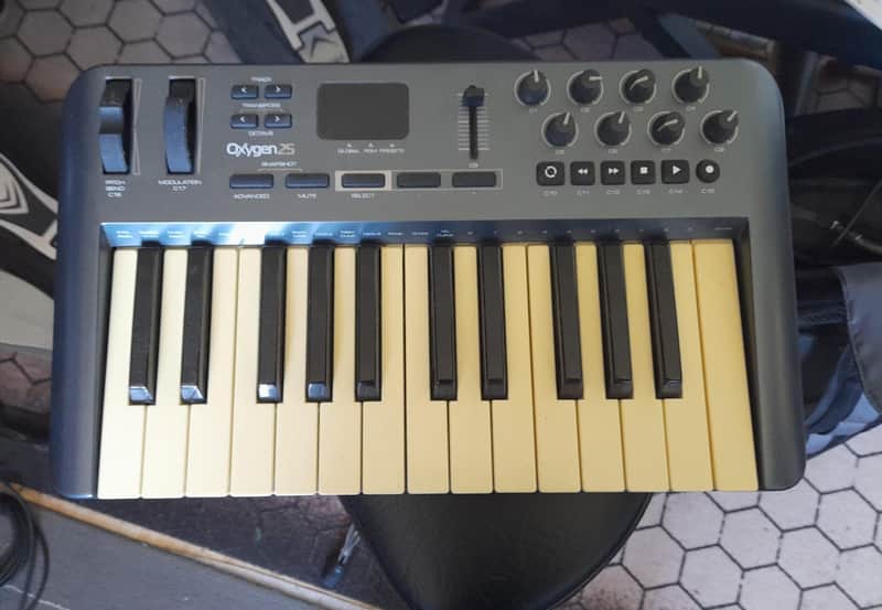 M-Audio Oxygen 25 MKIII MIDI Keyboard Controller 2014 - 2016 Blue image 1