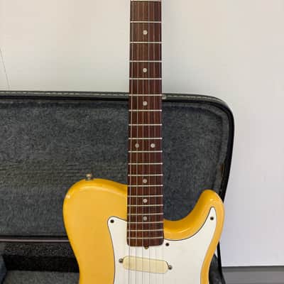 Fender Bullet Deluxe 1981 - Grafitti Yellow image 3