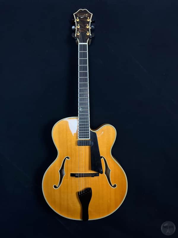 Benedetto Manhattan from 2000 in natural finish with case. "Guild Custom Shop Nashville production" image 1
