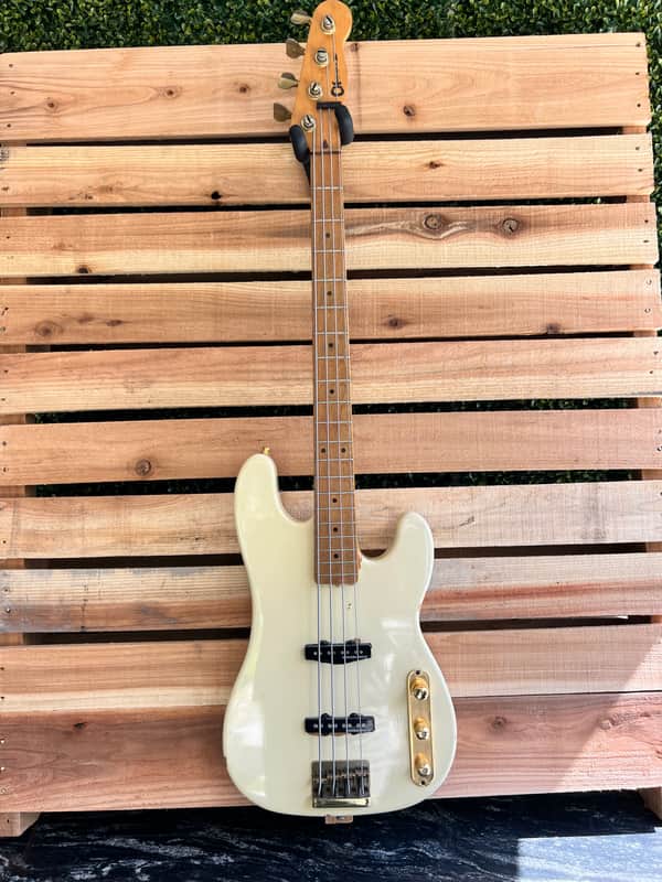 Charvel San Dimas Tele Bass 1982 Cream white image 1