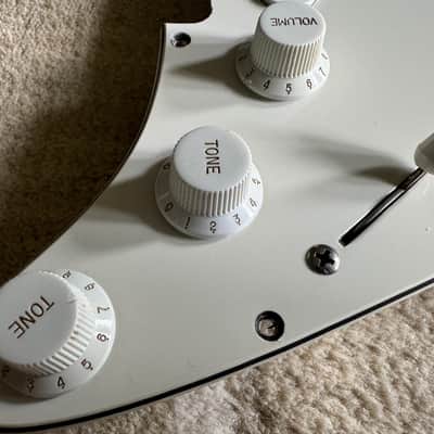1990 FENDER MIM STRATOCASTER LOADED PICKGUARD - WHITE image 5
