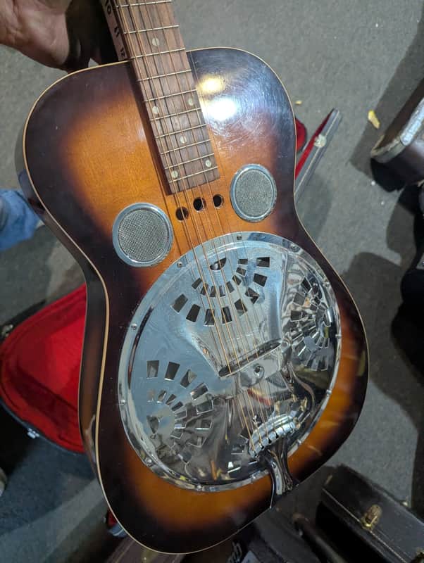 Dobro D60 - Sunburst image 1