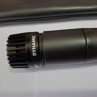 Shure SM57 Cardioid Dynamic Microphone - with zip case and mic clip image 5