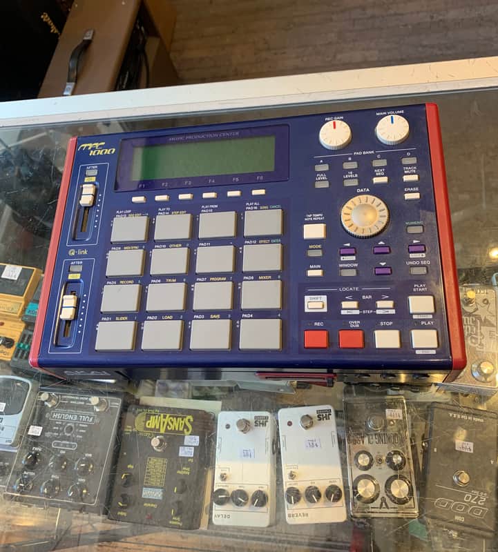 Akai MPC1000 Music Production Center