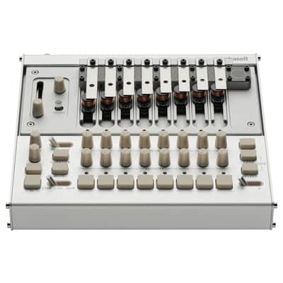 Korg phase8 LTD - Synthesizer image 2