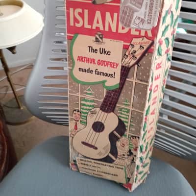1950s Maccaferri Islander soprano ukulele plus accessories image 2