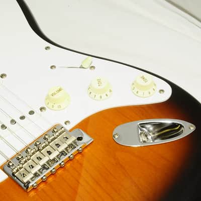 Excellent Fender Japan ST57-US Stratocaster 2TS R Serial Electric Guitar Ref No.5036 image 4
