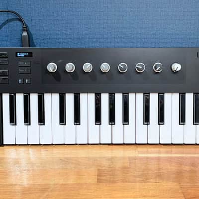 Native Instruments Komplete Kontrol M32 - Black image 1