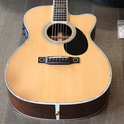 2009 Martin OMC Aura Cutaway Natural Acoustic/ Electric Guitar + OHSC image 2