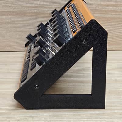 Immagine The Analog Source 45 Degree Angled Desktop Stand For Behringer Crave Edge Grind Spice Synthesizer - 7