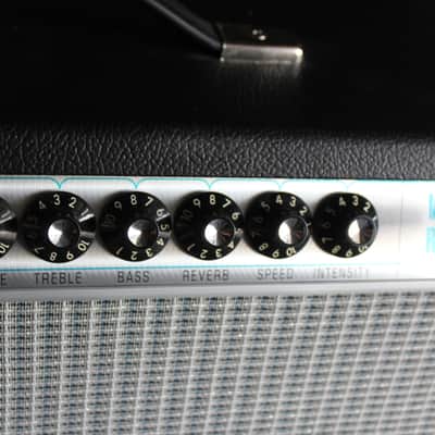 Fender 68 Custom Vibrolux Reverb-Amp 2-Channel 35-Watt 2x10" Combo (Reissue) image 3