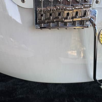 Fender Eric Johnson Stratocaster with Maple Fretboard 2005 - Present White Blonde image 9