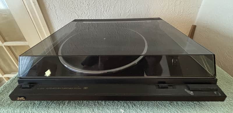 Vintage JVC AL-A185 Belt Drive- Auto Return Turntable 90's - Black
