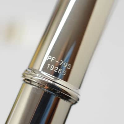 Mint Pearl 795 Elegante Semi-Pro Open Hole Flute Inline G & B Foot Sterling (MSRP $4069.99) image 12