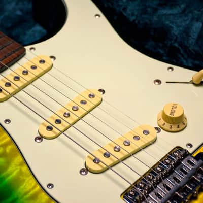 Fender Made in Japan Stratocaster ST62-QT (High Grade Quilt Maple Top) Jungle Burst-2013 image 5
