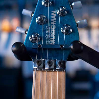 VINTAGE ERNIE BALL MUSIC MAN EDDIE VAN HALEN MODEL 1993 TRANS QUILT BLUE WITH ORIGINAL CASE image 2