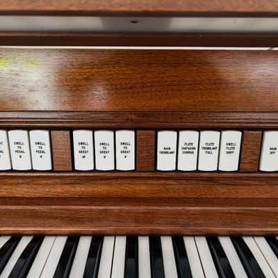 Rodgers Organ w/ 32 Note Pedalboard, External Speakers, & Bench! image 5