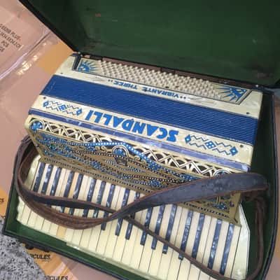 Scandalli Vibrante 3 120 Bass Accordion needing some TLC - Vintage/Antique. image 4