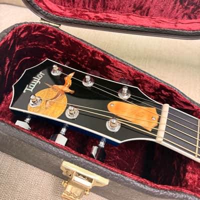Taylor Custom Grand Auditorium 2011 - Custom Blue, Premium abalone rosette image 6