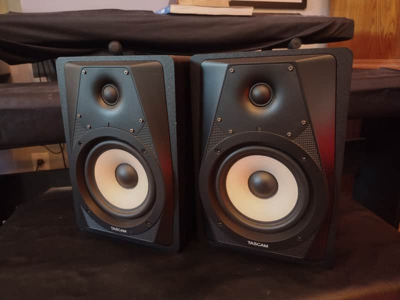 TASCAM VL-S5 5" Powered Studio Monitor (Single) 2010s - Black image 1