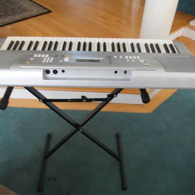 YAMAHA YPT-300 PORTABLE GRAND PIANO image 6