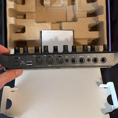 Novation Circuit Tracks Groovebox 2021 - Present - Black image 3