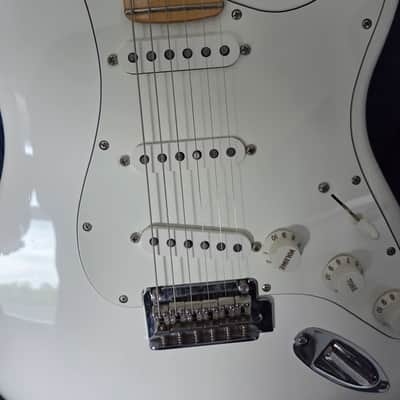 Fender Player Stratocaster with Maple Fretboard 2018 - 2024 - Polar White image 4