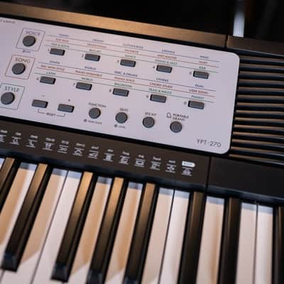 Yamaha YPT-270 61-key Portable Keyboard B-STOCK image 5