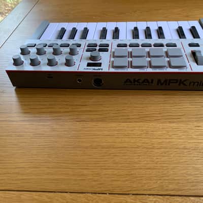 Akai MPK Mini MKIII 25-Key MIDI Controller 2020 - Present - Gray image 2