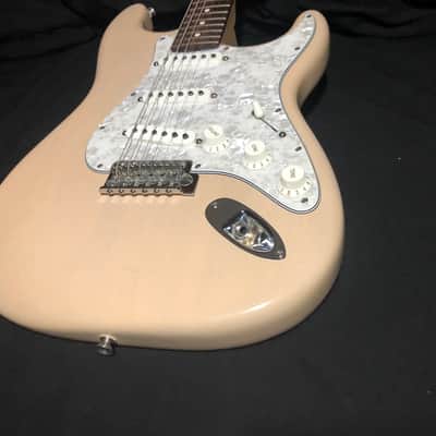 Fender Highway One Stratocaster with Rosewood Fretboard 2007 Honey Blonde Transparent image 14