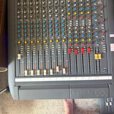 Soundcraft Delta Ave 8 Frame w CPS 150 1990 - Grey image 1