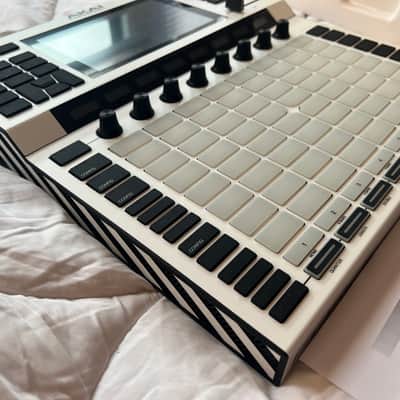 Akai Force Standalone Music Production / DJ Performance System 2020 - White image 3