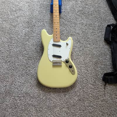 Fender Player II Mustang 2024 - Present - Hialeah Yellow image 2
