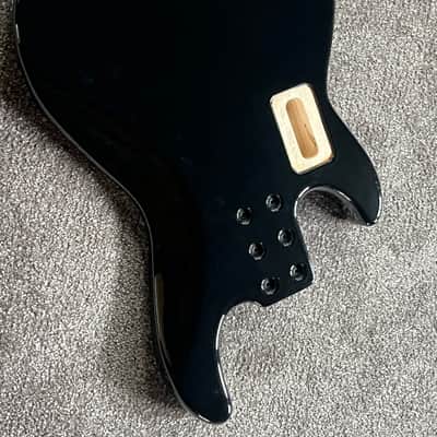 G&L L-2500 bass body jet black V 5-string image 5