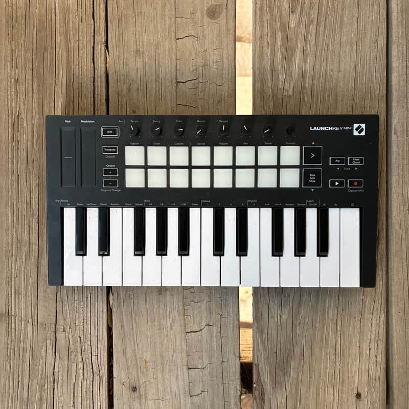 Novation Launchkey Mini 25 MIDI Keyboard Controller 2024 - Present - Black midi controller image 1
