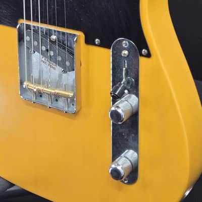 Fender 75th Anniversary Vintera® Road Worn® 1951 Telecaster®, Maple Fingerboard, Butterscotch Blonde image 4