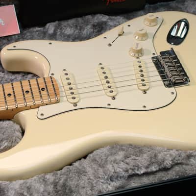 Fender American Professional Stratocaster with Maple Fretboard 2017 - 2019 - Olympic White image 6