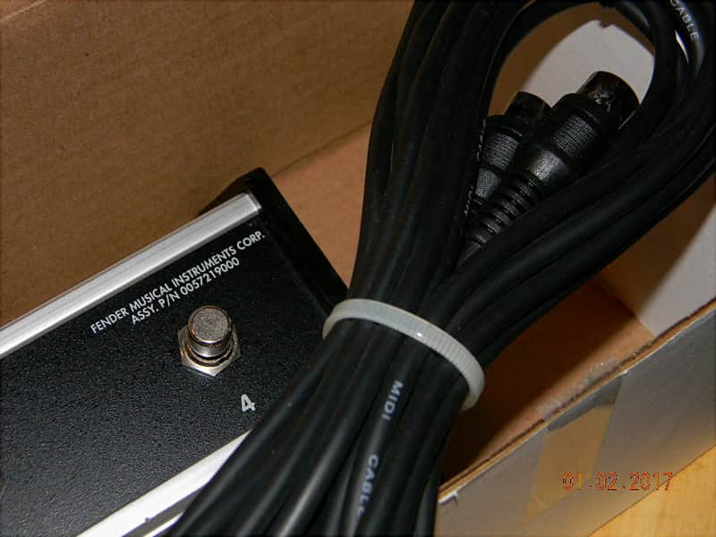 【最終値下げ】Fender Cyber Twin 動作品 フットスイッチ・純正カバー付き FENDER CYBER FOOT SWITCH CONTROLLER DELUXE/ TWIN W/ MIDI CABLE