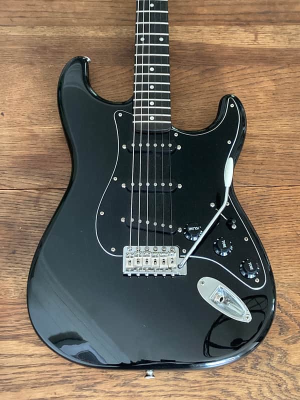 Partscaster strat with Lindy Fralin pickups image 1