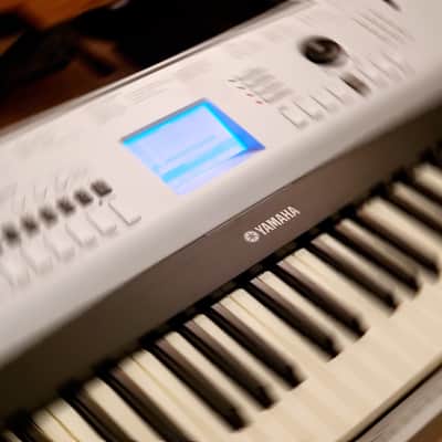 MUST SEE!!! YAMAHA DGX 520 (YPG 525) SEMI-WEIGHTED 88-KEY DIGITAL PIANO IN AMAZING CONDITION! image 10