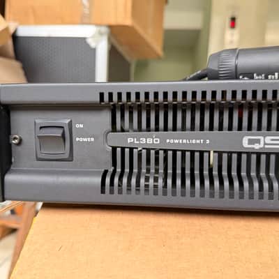 QSC PL380 PowerLight 3 – Professional Power Amplifier, worldwide shipping image 3