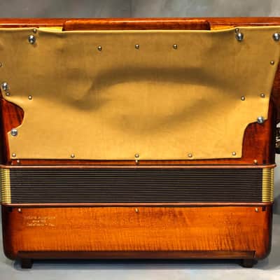 Victoria Poeta Marocca accordion image 6