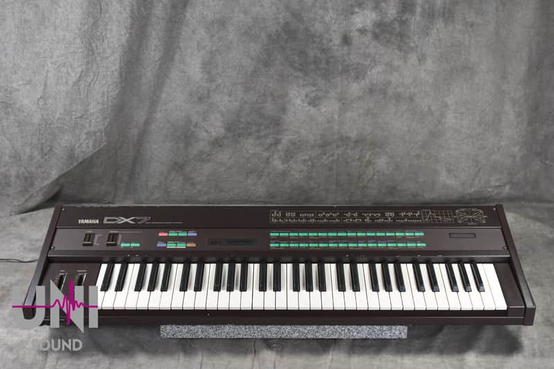 YAMAHA DX7 Digital Programmable Algorithm Synthesizer in Good