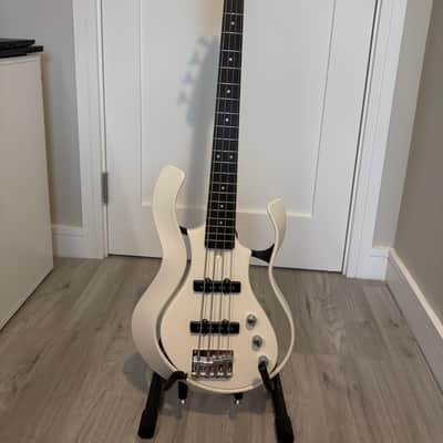 Vox Starstream Bass 2S in Pearl White - Short Scale