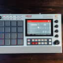 Akai MPC Live II Standalone Sampler / Retro Edition 2020 - Grey-128 GB STORAGE FREE EXPANSIONS