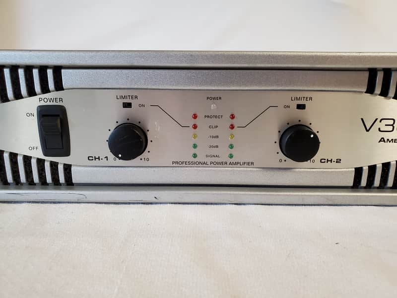 American Audio V3000plus パワーアンプ　2 American Audio V3000 Power Amp - Evolution Music