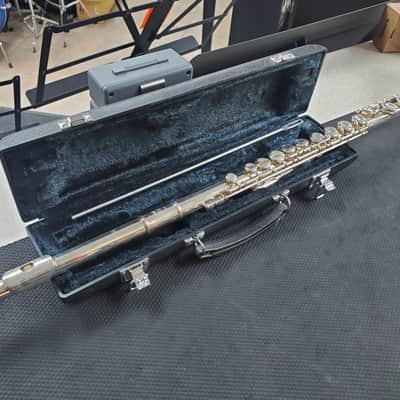Yamaha YFL-225 SII Flute USE - Silver image 2